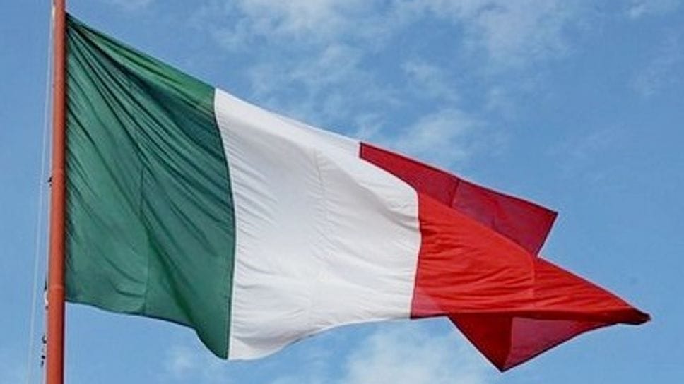 Petosino, tricolori gettati alla festa alpina. «Gesto incivile»