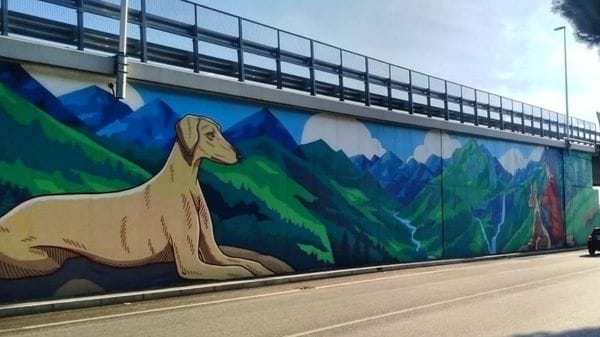 Bergamo, già ripulito il murale delle Orobie al rondò delle Valli