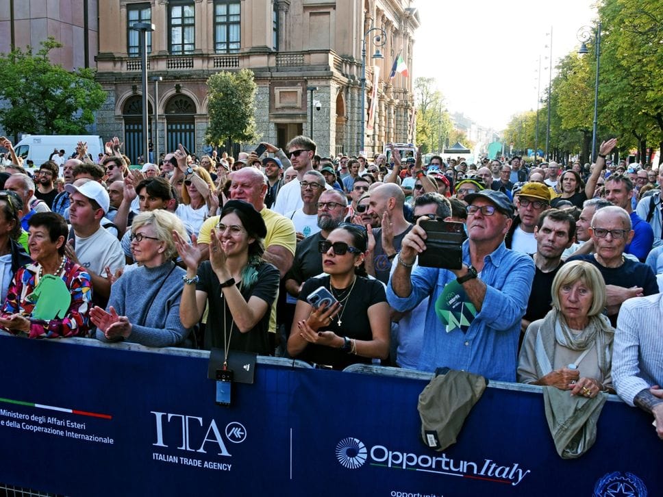 Ciclismo, sul Sentierone grande festa per Il Lombardia. Domani la partenza da Bergamo