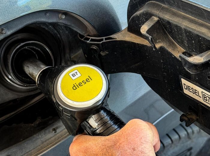 Mimit, prezzi benzina e gasolio in leggero calo, 2,035 e 2,258 euro