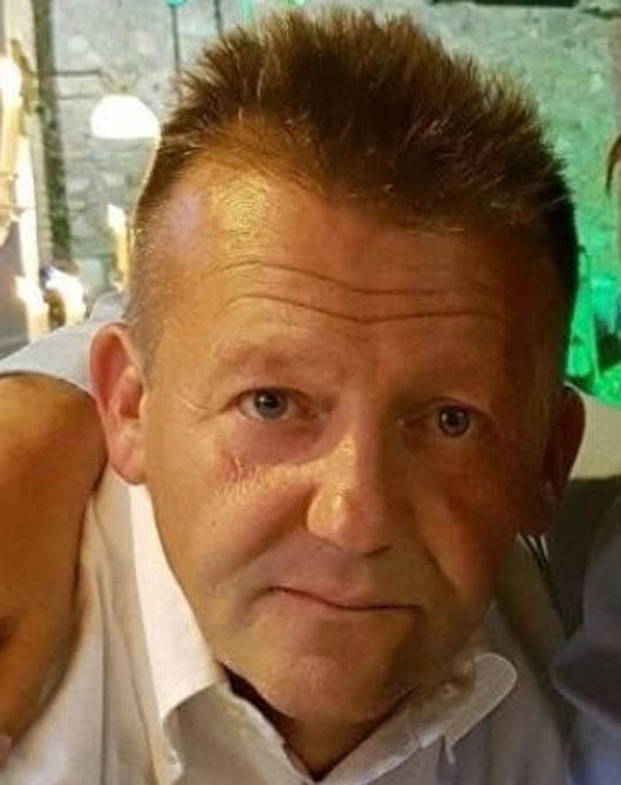Schiacciato da un escavatore a Filago, imprenditore edile 62enne muore davanti al figlio