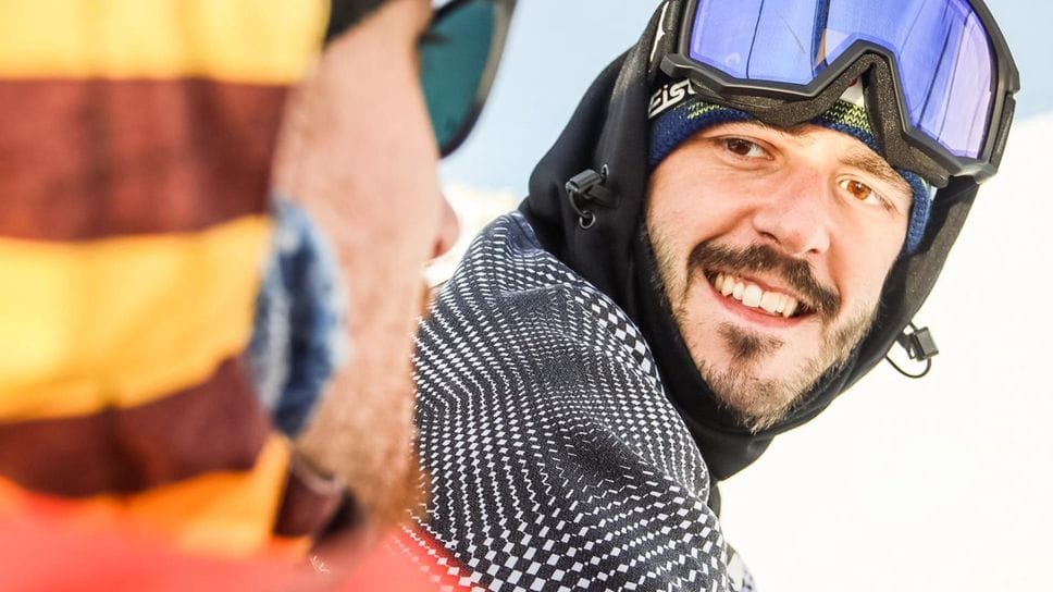 Tra le passioni del giovane, lo snowbord, l’Atalanta e la moto