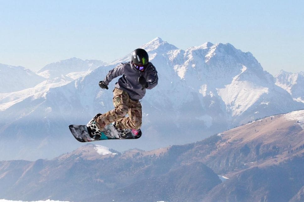 Mattia Sozzi con lo snowboard