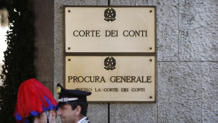 in malattia ma dirigeva una scuola dovr224 ridare 56mila euro allo stato