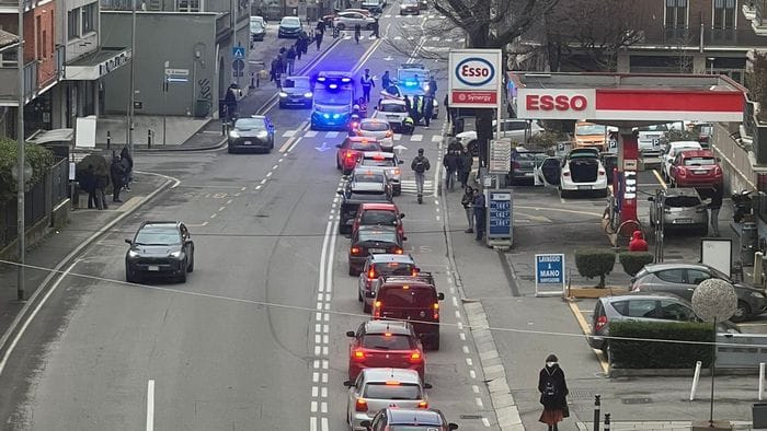donna investita in via broseta a bergamo trasportata in ospedale foto