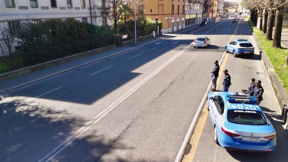 I controlli della Polizia di Stato in via Camozzi a Bergamo. Martedì 10 febbraio tre arresti per furti in due supermercati cittadini