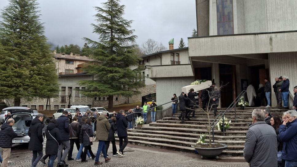 Tante persone hanno dato l’ultimo saluto al 35enne