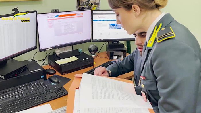 prosciuga il conto della zia invalida sequestro di oltre un milione di euro alla nipote