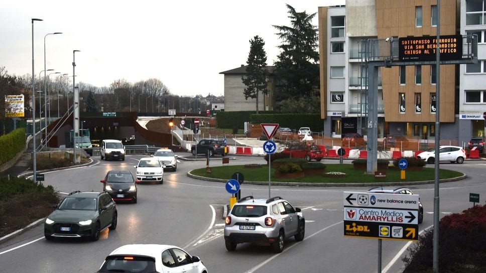 Il rondò a  Pontesecco realizzata dalla precedente amministrazione