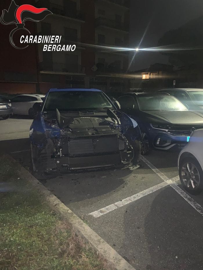 Una delle auto smontate