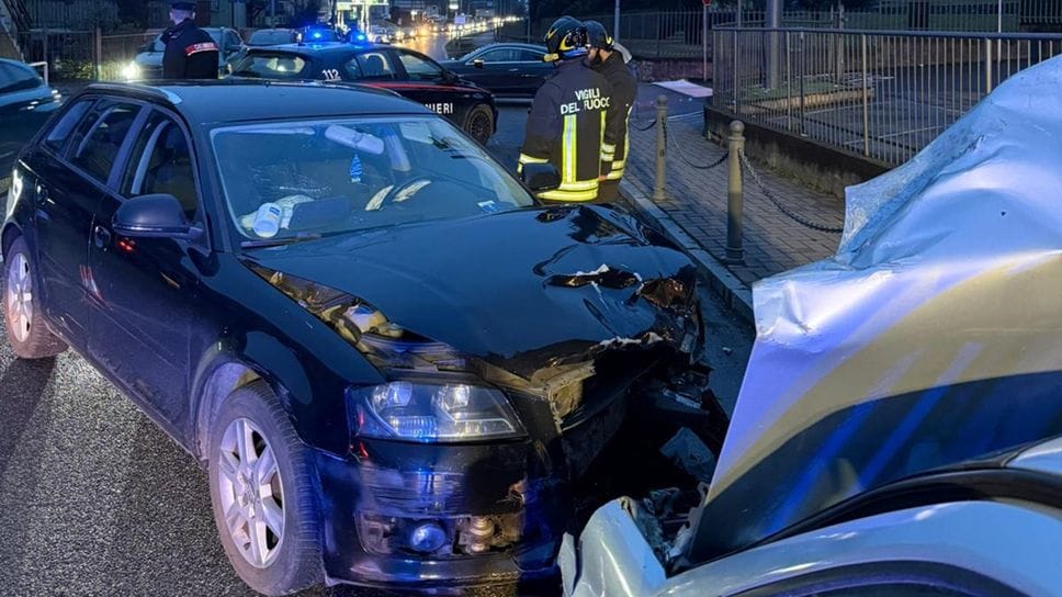 Le due auto coinvolte in un incidente frontale a Endine sulla statale 42 in cui si sono feriti non gravemente un uomo di 52 anni, suo figlio di 4 e una donna di 60. Sabato 14 febbraio 2026
