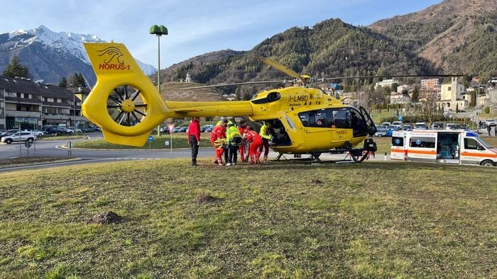 Investita da un bus di linea a Clusone, resta grave la ciclista di 39 anni