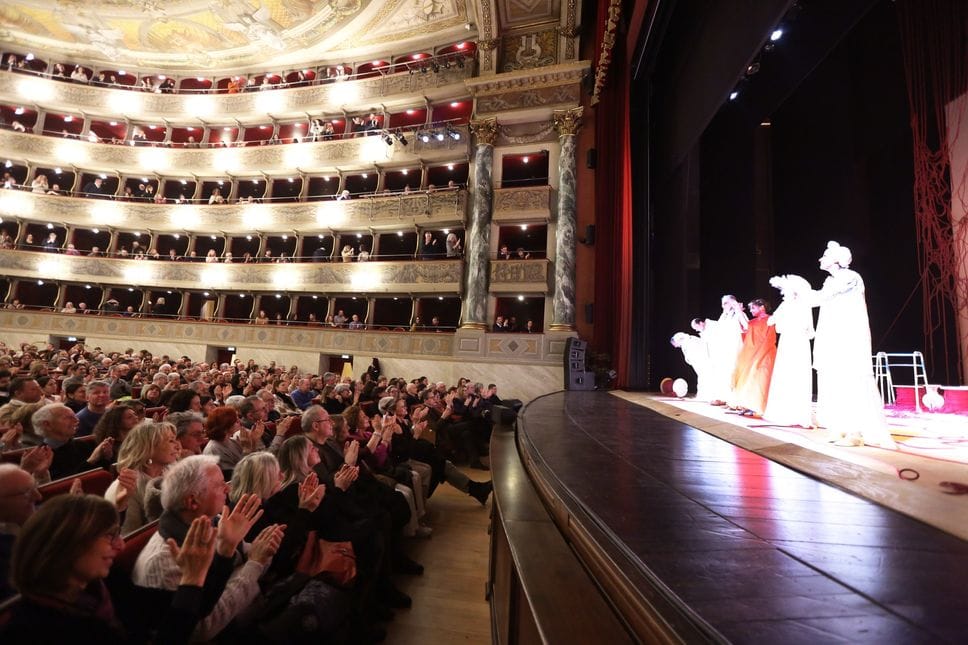 Lisistrata al Teatro Donizetti dall’8 al 16 febbraio con Lelle Costa