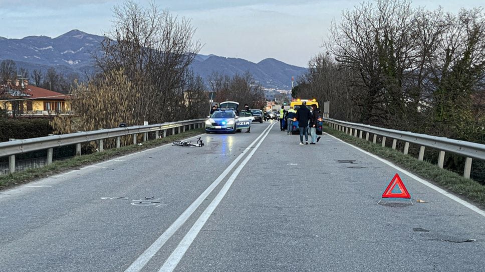 La strada provinciale 175 è rimasta chiusa per quasi quattro ore, fino alle 18,30, per permettere i rilievi delle Forze dell’ordine