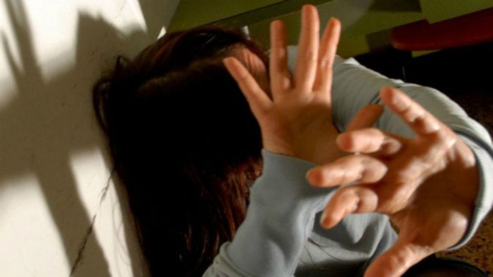 Il figlio chiedeva continuamente e in modo aggressivo denaro ai genitori