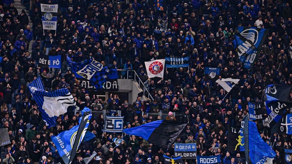 I tifosi nerazzurri alla New Balance Arena di Bergamo. Il Viminale ha comunicato che il settore ospite vietato ai tifosi napoletani, su iniziativa dell’Atalanta sarà occupato da bambini e dissabili