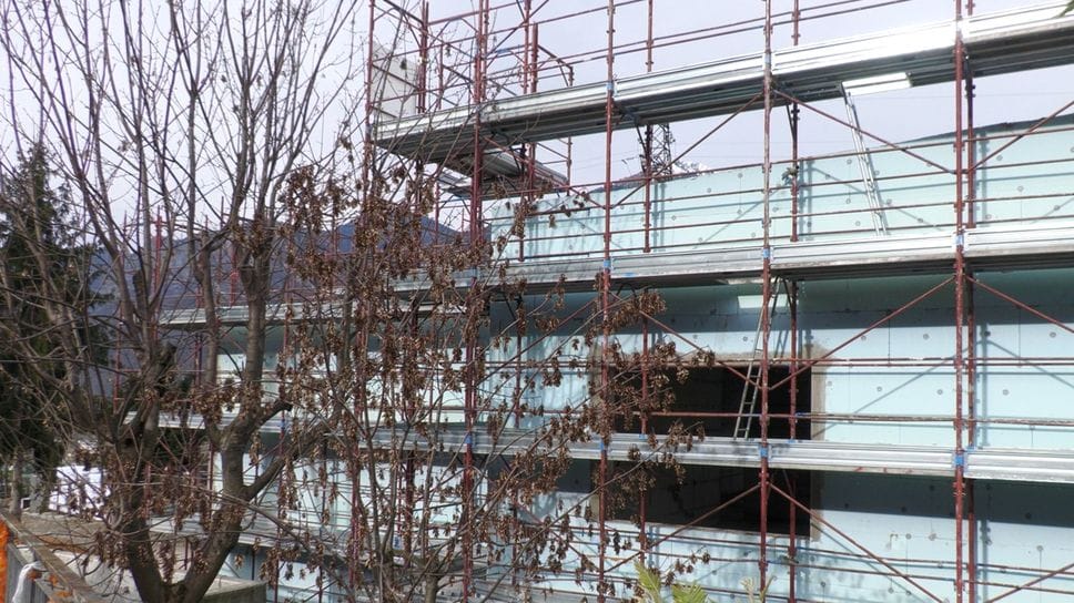 Il cantiere a Gianico dove è rimasto ferito un tecnico di Lovere