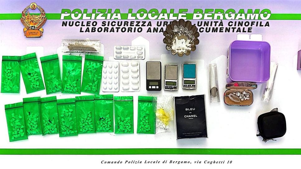 Il sequestro di droga effettuato dalla polizia locale di Bergamo