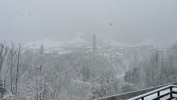 https://storage.ecodibergamo.it/media/photologue/2026/2/19/photos/cache/nevica-nelle-valli-bergamasche-bel-tempo-nel-weekend-foto_6cd8442a-0d79-11f1-92e9-47fee22cc680_1920_1080_v3_large_16_9.jpeg