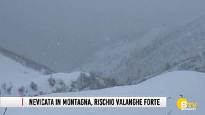 Nevicata in montagna: allerta valanghe portata al livello 4, forte