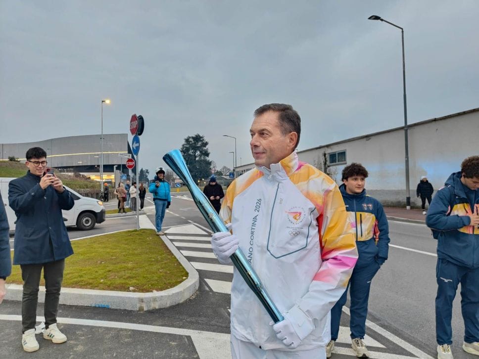 Fabio Bosatelli con la torcia pronta per il Torch Kiss