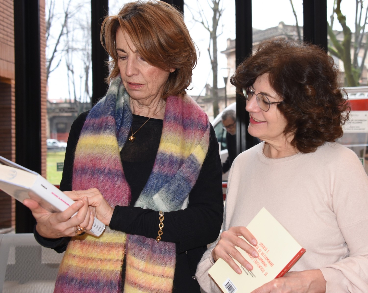 Laura Boni (a destra) con l’ex assessora alla Cultura Nadia Ghisalberti