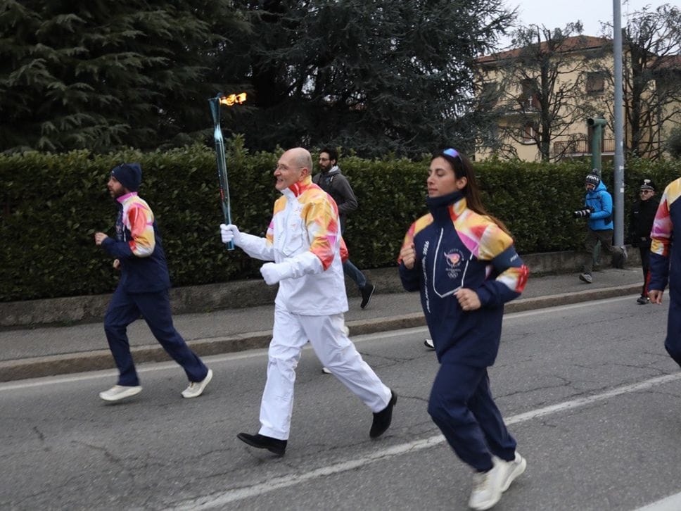Nando Pagnoncelli, tedoforo per la pace con il Cesvi