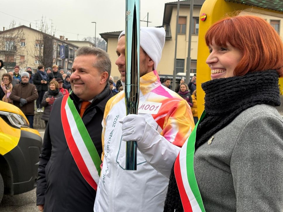 Il primo tedoforo con i sindaci Bandera e Ceruti
