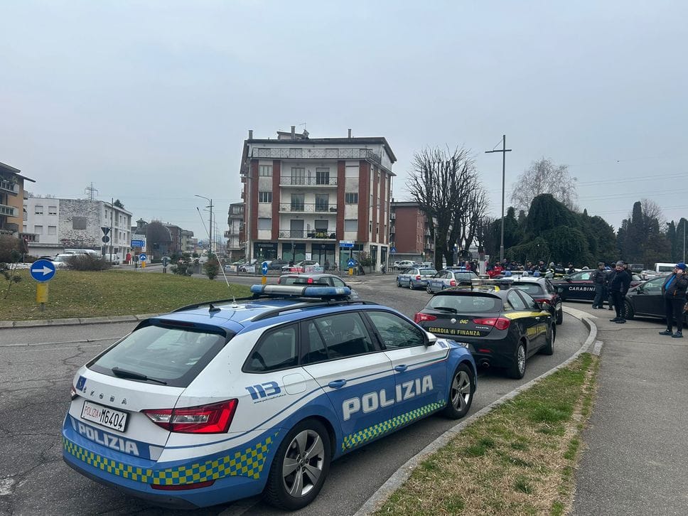 Lo schieramento delle Forze dell’ordine a Villa d’Almè