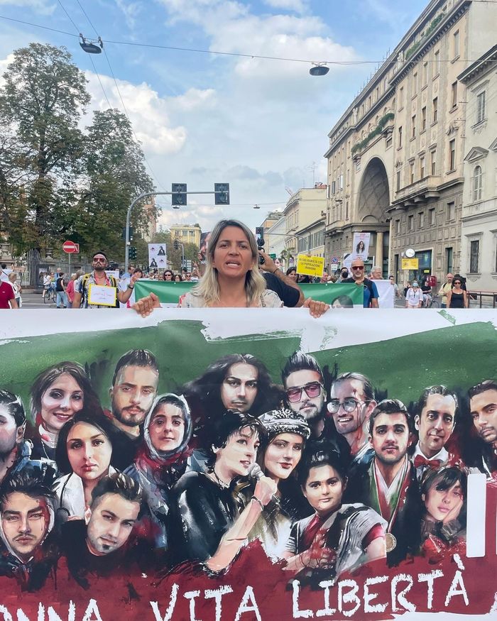 Sheghi Taba durante una manifestazione a Milano
