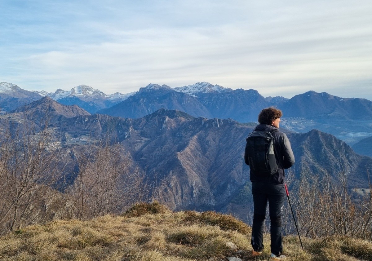 In contemplazione oltre il cancelletto sopra Sonzogno