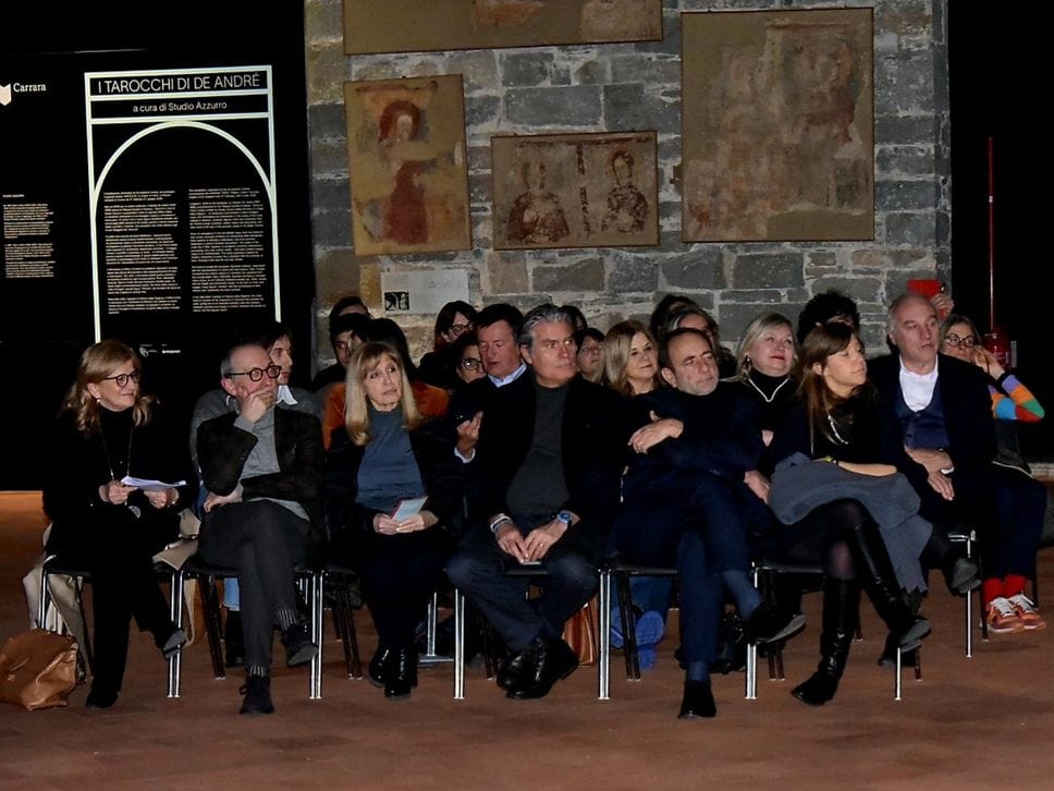 Le autorità cittadine con Dori Ghezzi (terza da sinistra)