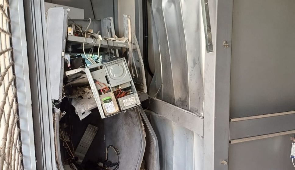Lo sportello Bancomat saltato a Sarnico tra il 24 e il 25 maggio 2025 sul lungolago