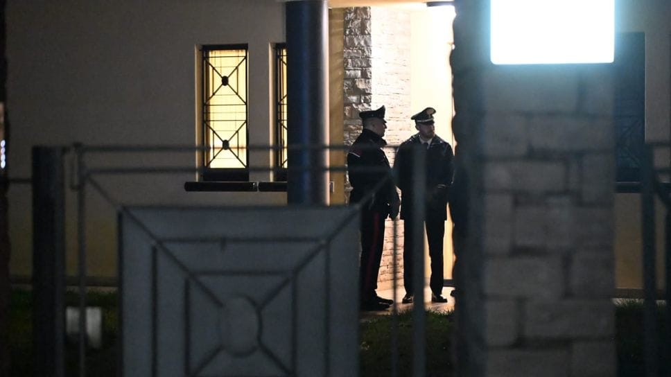 Il sopralluogo dei carabinieri nella villetta