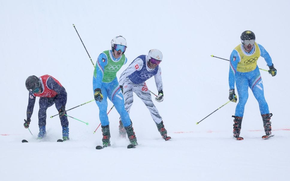 L’arrivo al fotofinish per Federico Tomasoni in casacca gialla che supera di qualche centimetro lo svizzero Fiva, davanti Deromedis oro con la casacca verde