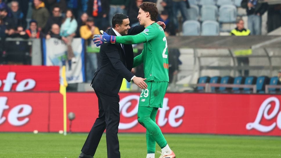 Palladino abbraccia Carnesecchi a fine gara