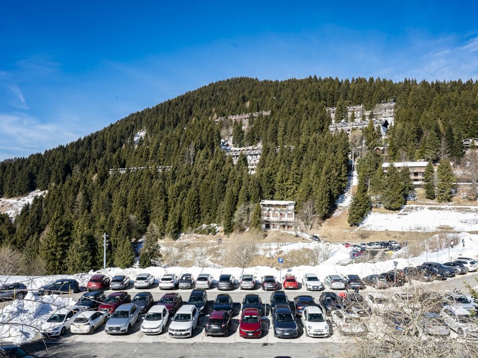 Parcheggio del Colle Vareno, al Monte Pora