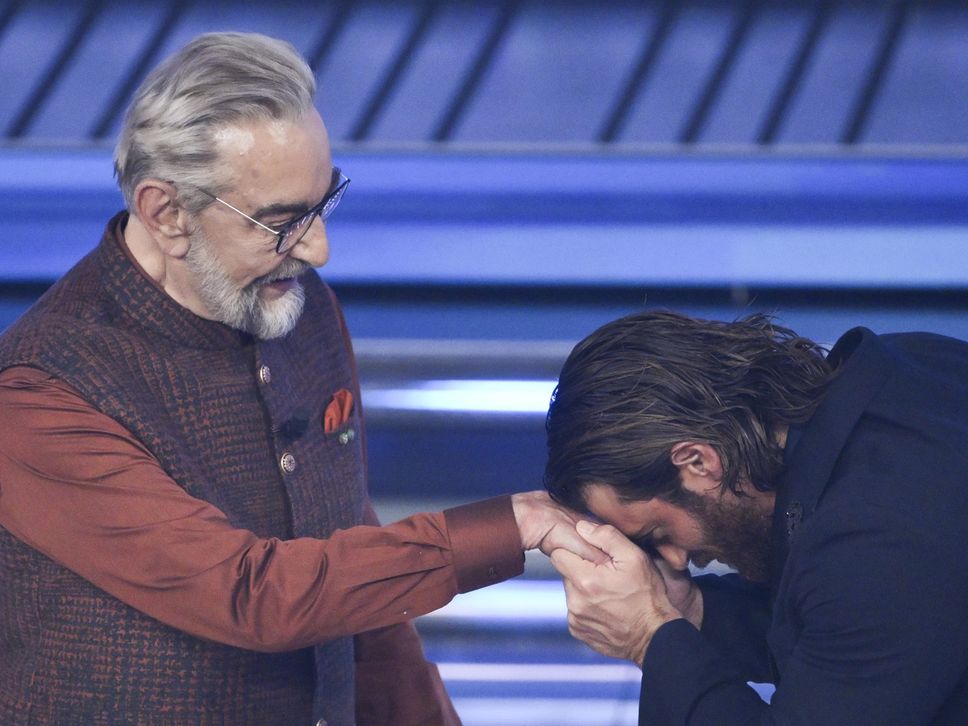 Kabir Bedi incontra il nuovo Sandokan Can Yaman