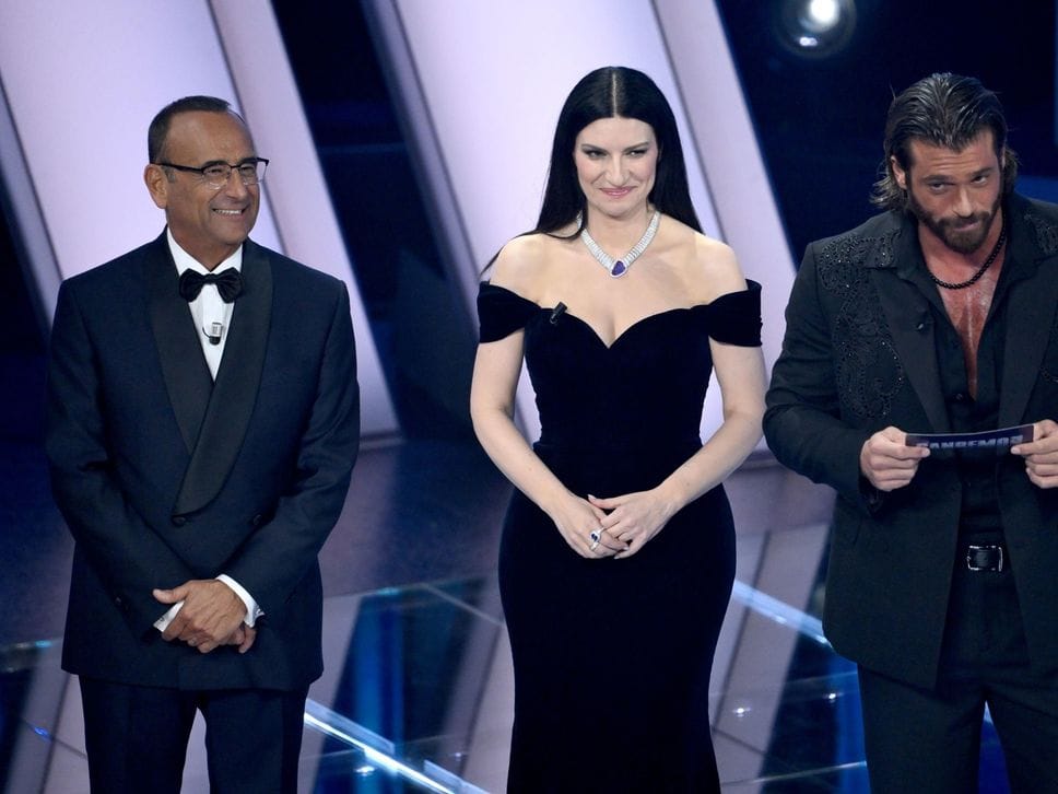Il tris di conduttori della serata, Carlo Conti, Laura Pausini e Can Yaman