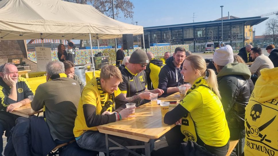 I tifosi del Dortmund in centro a Bergamo