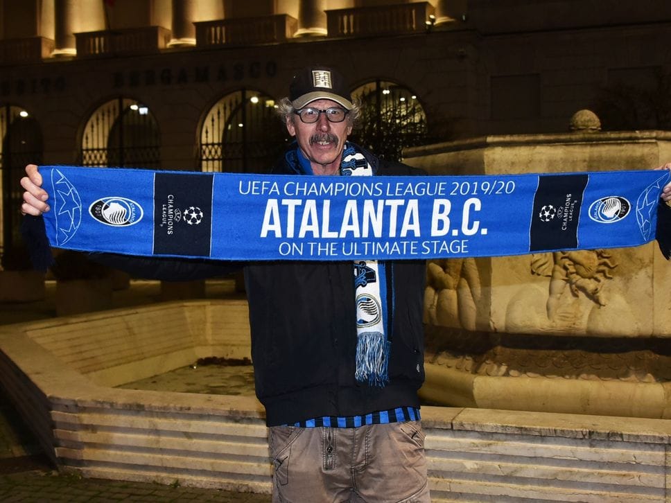 I tifosi festeggiano in centro la vittoria dell’Atalanta in Champions