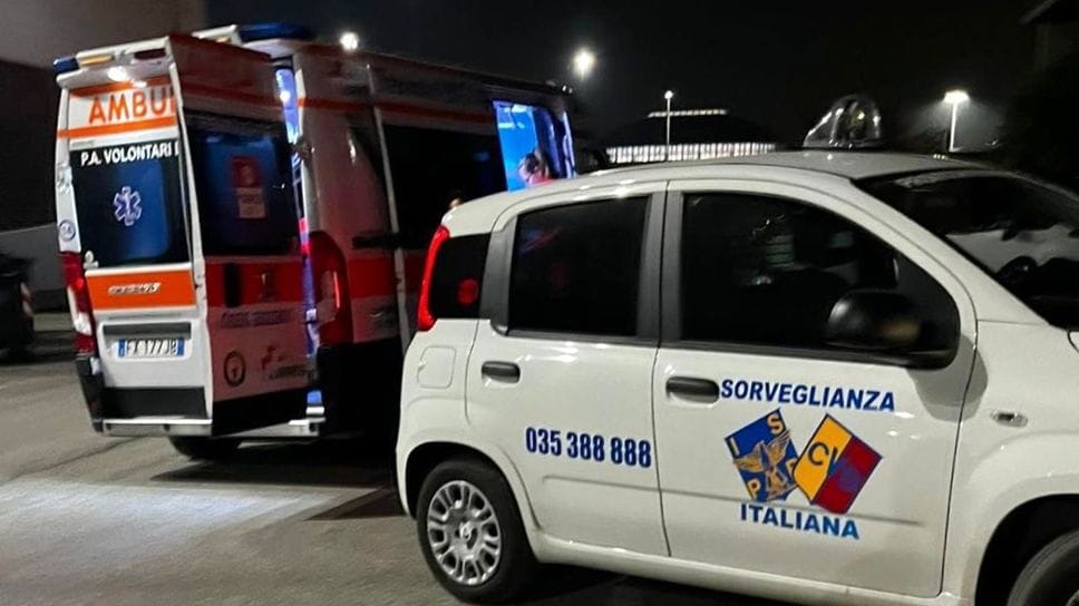 Sorveglianza e soccorsi in azione a Curno, all’esterno del cinema