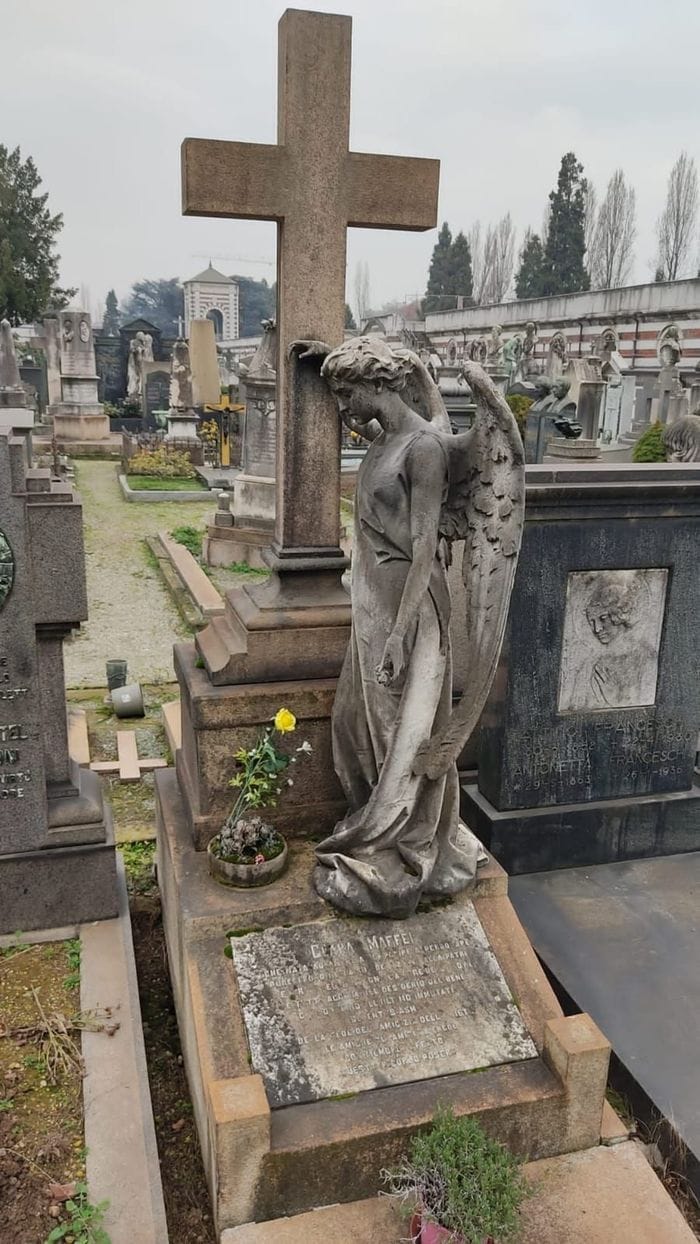 La tomba di Clara Maffei, a Milano