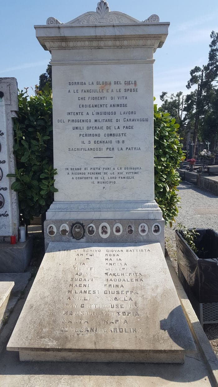 I dettagli della tomba