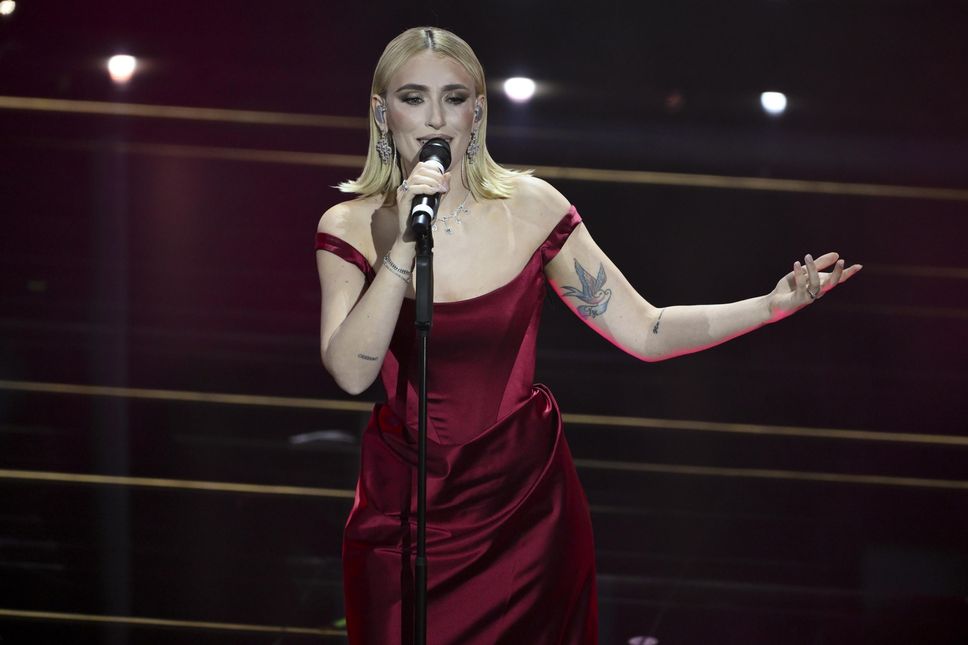 Mara Sattei sul palco