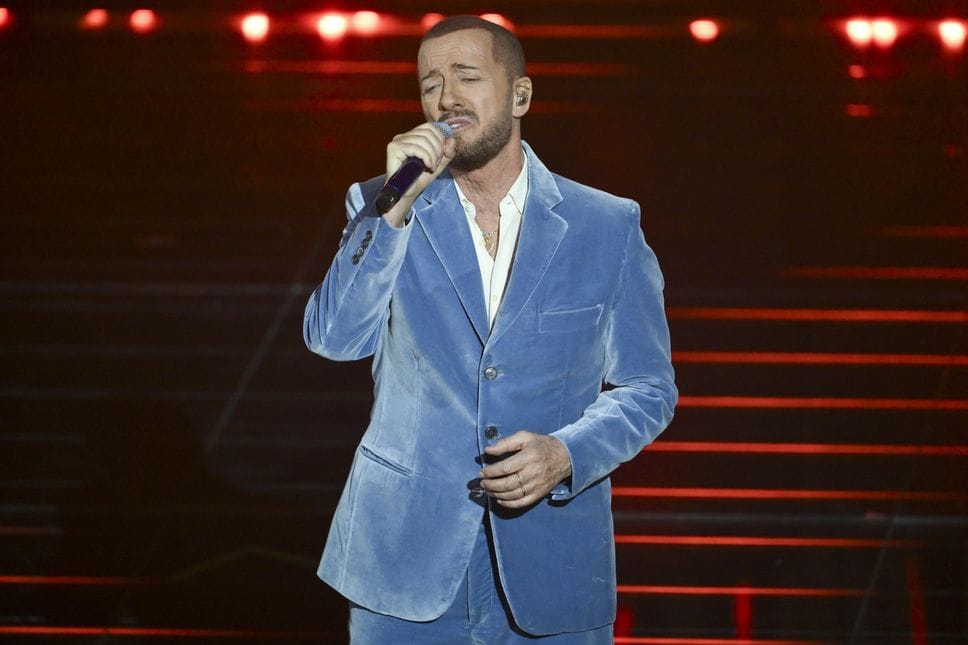 L’esibizione di Raf