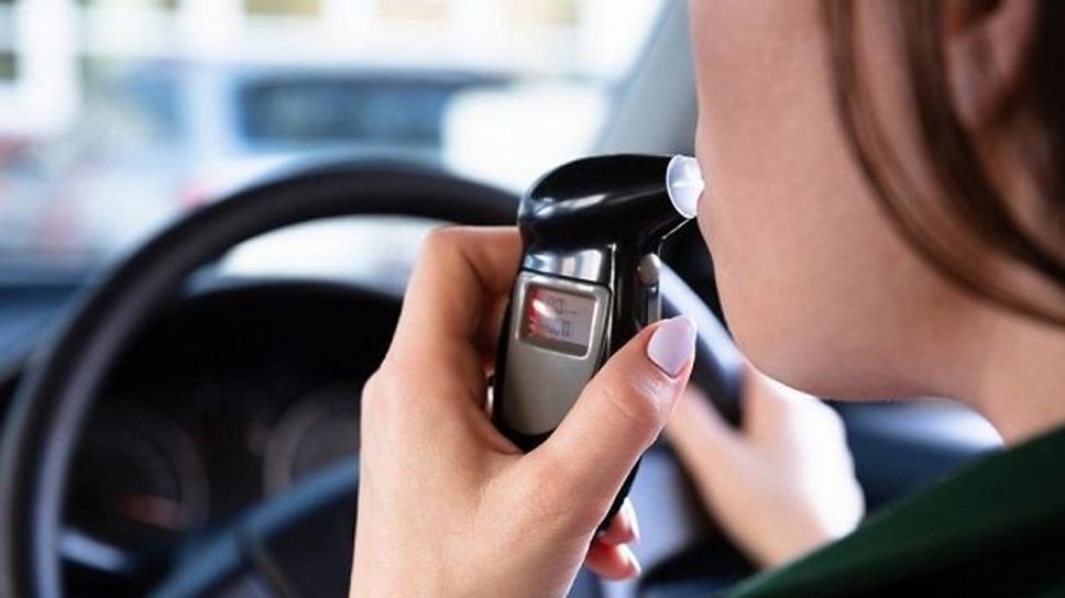 L’«alcolock»: dal 24 febbraio è obbligatorio per chi è stato condannato per guida in stato di ebbrezza