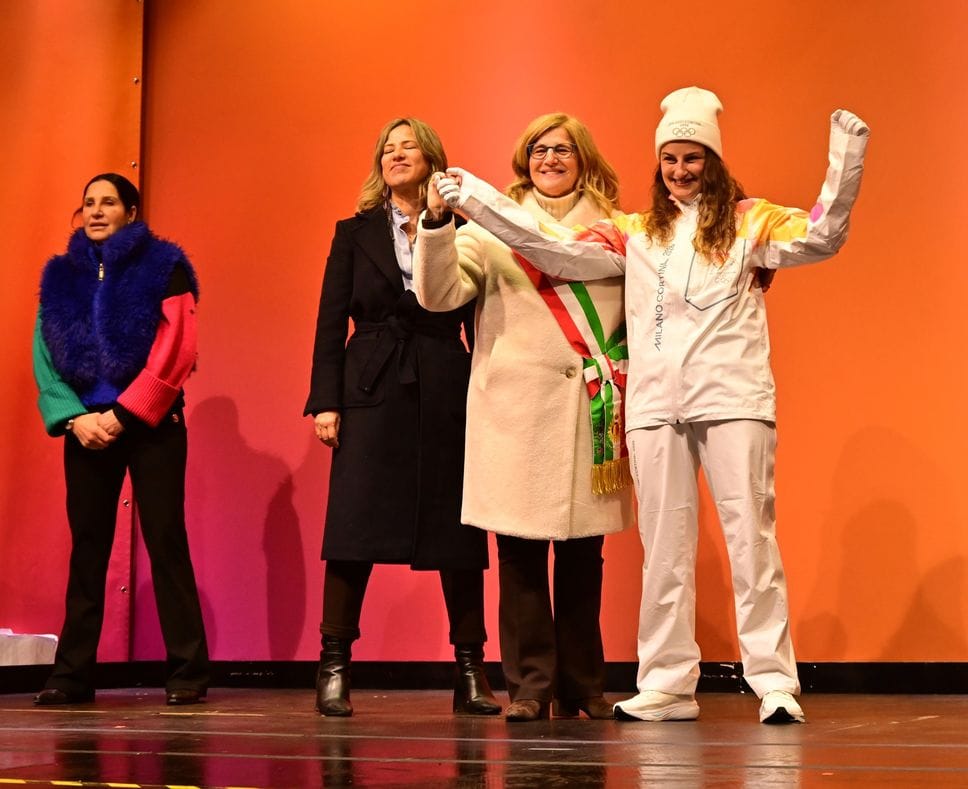 Ambra Matera sul palco con la sindaca Elena Carnevali, l’assessore Marcella Messina e l’europarlamentare Lara Magoni