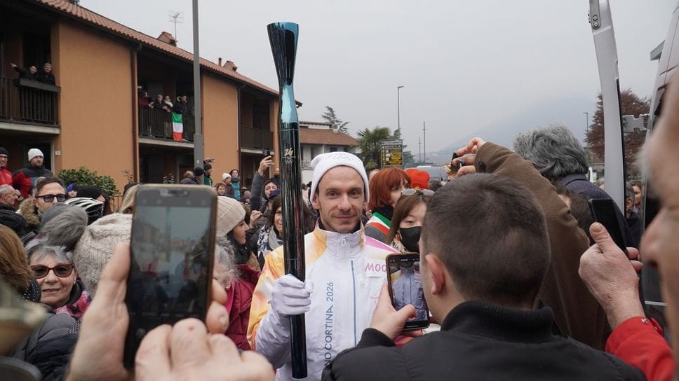 Mauro Pelucchi, primo tedoforo della giornata, a Villa d’Almè