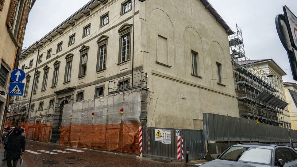Si stanno togliendo i ponteggi all’ex convento della Maddalena